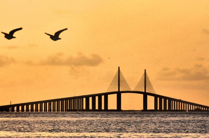 Sunshine Skyway Bridge / The Sunshine Skyway Bridge Near Tamps, Florida